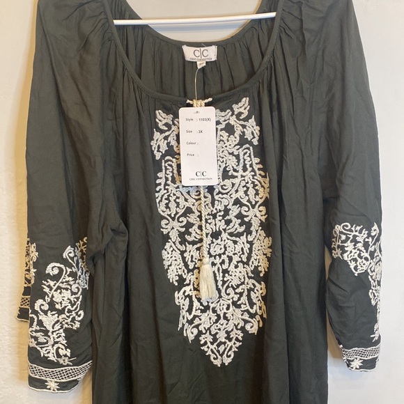 NWT Chic Connection Olive Green with a Creamy White Color Embroidery - Picture 2 of 7